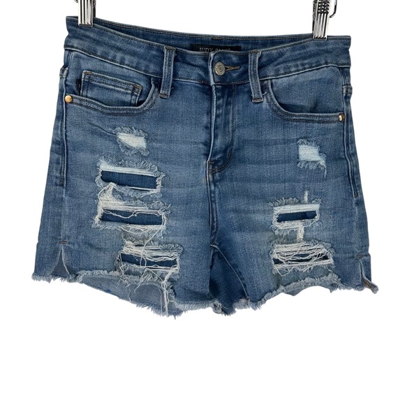 Judy Blue Pants - Judy Blue Distressed Denim Shorts Medium Wash Frayed Hem JB150122 Womens S